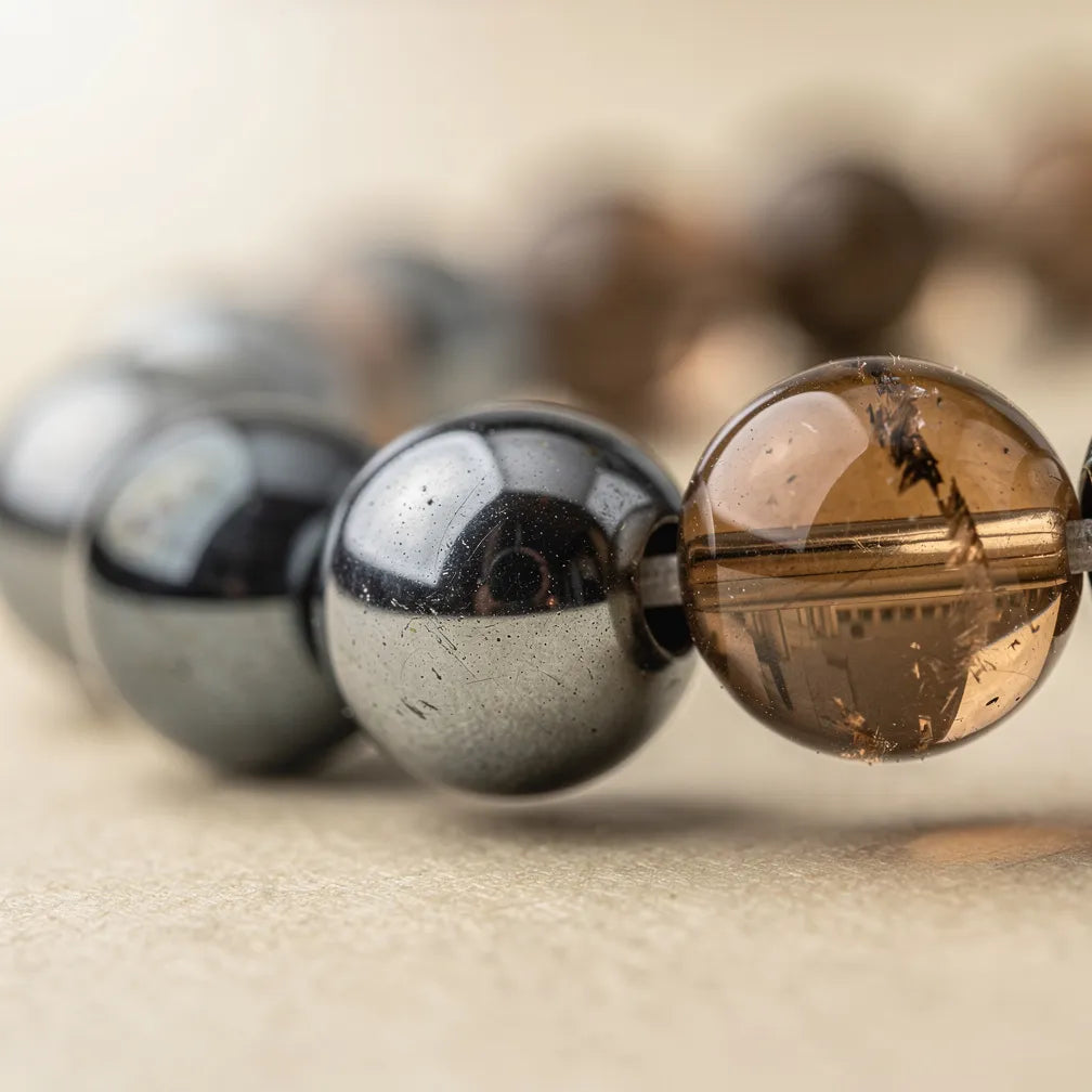 Hematite and smoky quartz texture close-up | Salico